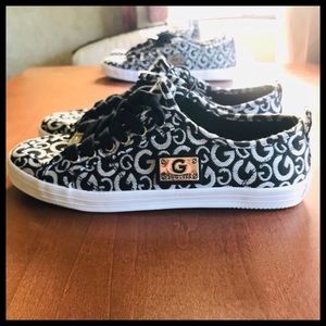 guess black and white shoes